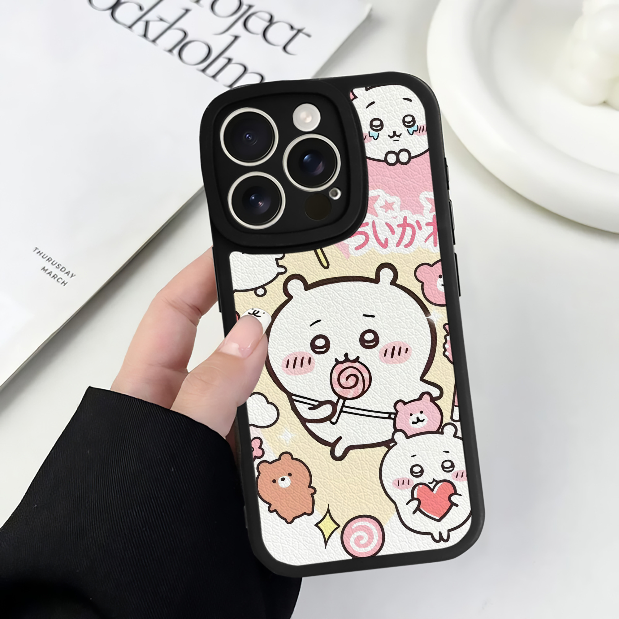 （画像用） ちいかわ Chii-kawa 【iPhone 16シリーズ対応】シリコンスマホケース（レザー調） 材質：シリコン